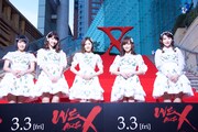 左から横山由依、柏木由紀、渡辺麻友、山本彩、宮脇咲良。