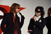 左からYOSHIKI、Toshl。
