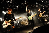 2月23日の渋谷CLUB QUATTRO公演の様子。（Photo by Yuji Honda）