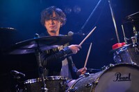 Hayato（Dr）（Photo by Yuji Honda）