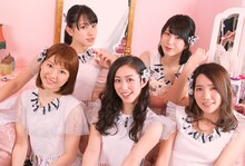 ひめキュンフルーツ缶。前列左端が河野穂乃花。