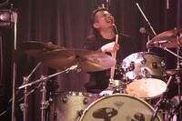 「諸君！ロックの秘密文書をこのクソみたいな世界から奪取せよ！ツアー2017」東京・LIQUIDROOM公演の様子。（撮影：村井香）