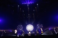ORANGE RANGE「ORANGE RANGE LIVE TOUR 016-017 ～おかげさまで15周年! 47都道府県 DE カーニバル～」東京・日本武道館公演の様子。（撮影：平野タカシ）