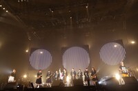 ORANGE RANGEと二松學舍大学附属高等学校吹奏楽部の生徒たち。（撮影：平野タカシ）