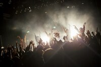 「Re:STUPiD TOUR FiNAL」の様子。（Photo by Kenta Sotobayashi）