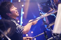 荒井智之（Dr）（撮影：後藤壮太郎）