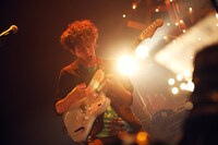 黒田隼之介（G, Cho）（撮影：後藤壮太郎）