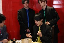 左から庄司智春、カイ、ユースケ、タクヤ。(c)フジテレビ