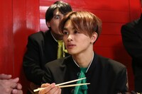 タクヤ（手前）とユースケ（奥）。(c)フジテレビ