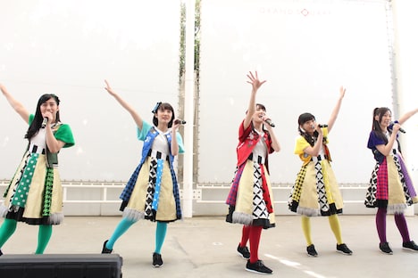 チームしゃちほこ「2ndアルバム『おわりとはじまり』発売記念Freeなイベント」の様子。