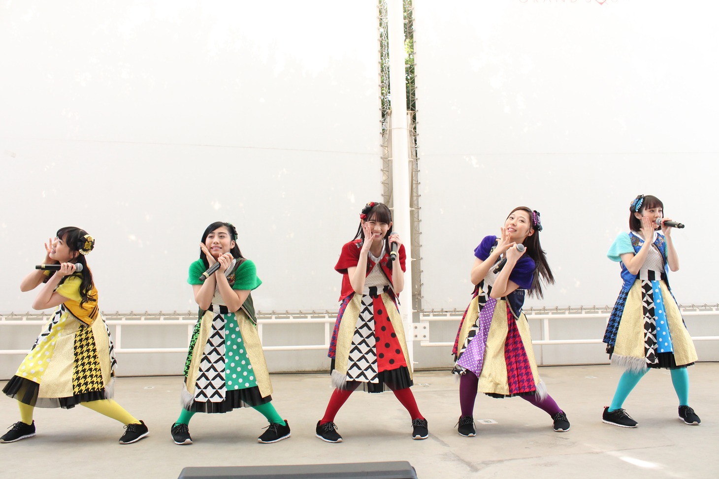 チームしゃちほこ「2ndアルバム『おわりとはじまり』発売記念Freeなイベント」の様子。