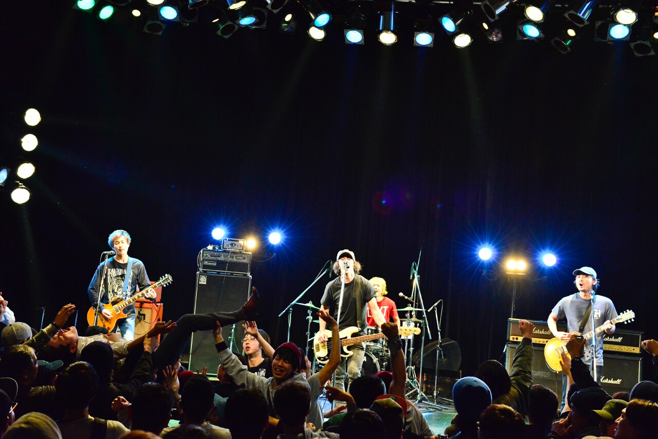 LEXTがSABANNAMAN、THE SKIPPERS、スペサン迎えた“もみくちゃ”O-WEST公演