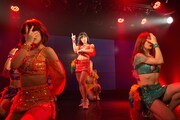 「アップアップガールズ（仮）定期公演 119 回 ～アップアップガールズ（2）途中報告会～」の様子。