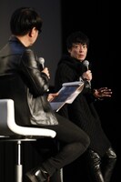 「『19972016 LIVE & DOCUMENT』上映会 ＋ トークセッション」の様子。（写真提供：ソニー・ミュージックレコーズ）