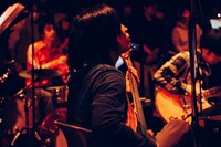 石塚周太（B, G）（撮影：後藤武浩）