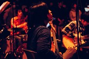 石塚周太(B, G)(撮影:後藤武浩)