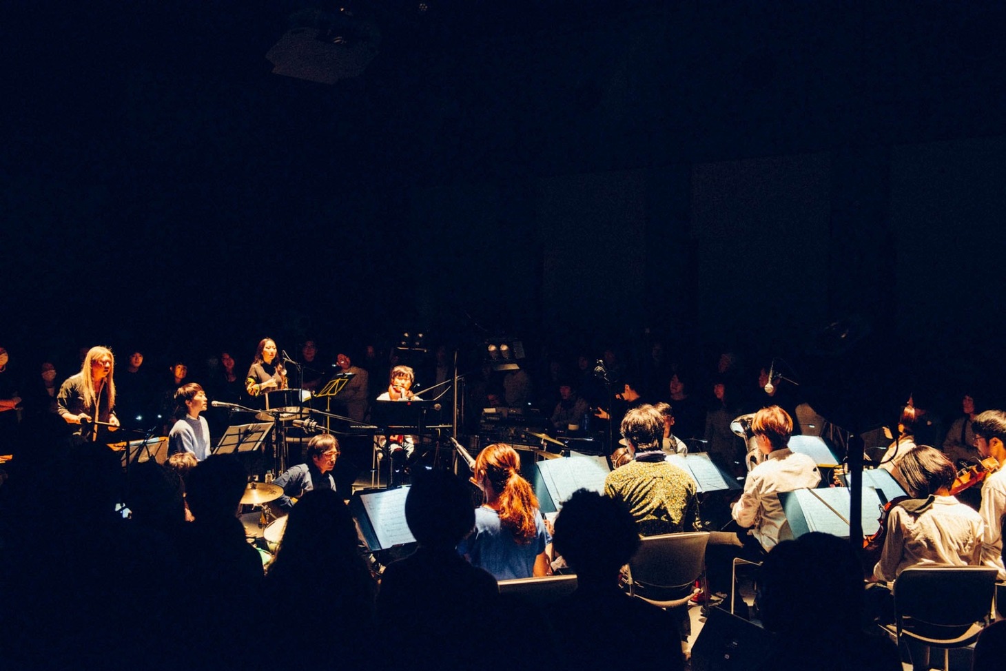 「Shuta Hasunuma Philharmonic Orchestra / Meeting Place」2月26日公演の様子。（撮影：後藤武浩）