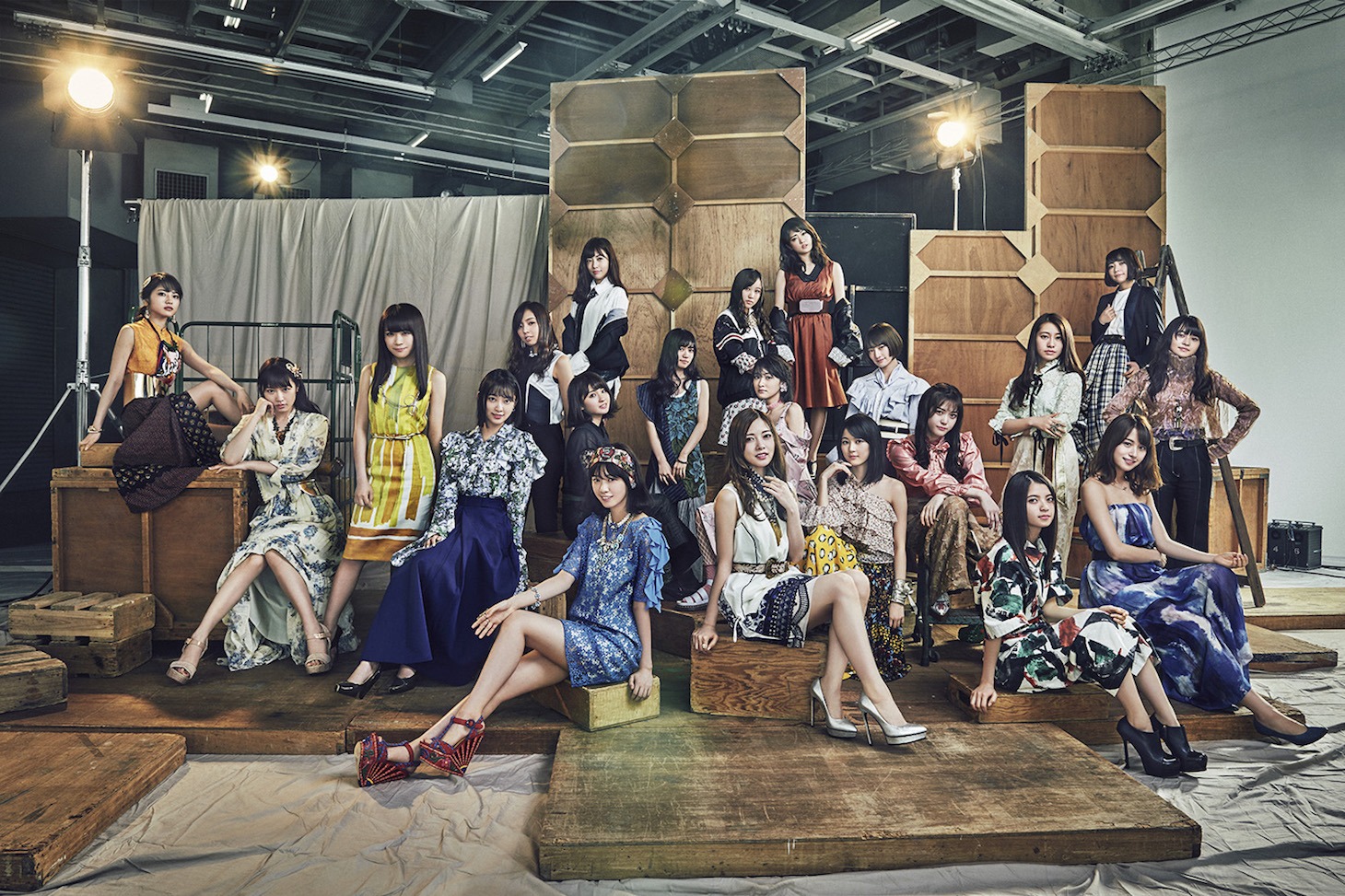 人気画像1位は「乃木坂46白石『anan』表紙で麗しの美脚披露」より、乃木坂46。
