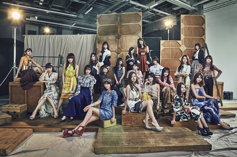 人気画像1位は「乃木坂46白石『anan』表紙で麗しの美脚披露」より、乃木坂46。