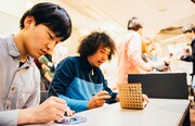 終演後の物販の様子。(撮影:後藤武浩)
