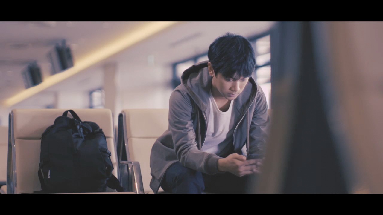 JAL企業広告CM「只今、JALで移動中。」のワンシーン。