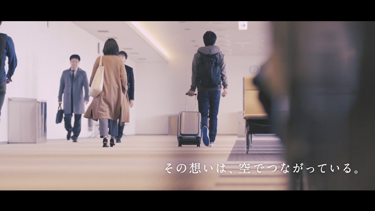 JAL企業広告CM「只今、JALで移動中。」のワンシーン。