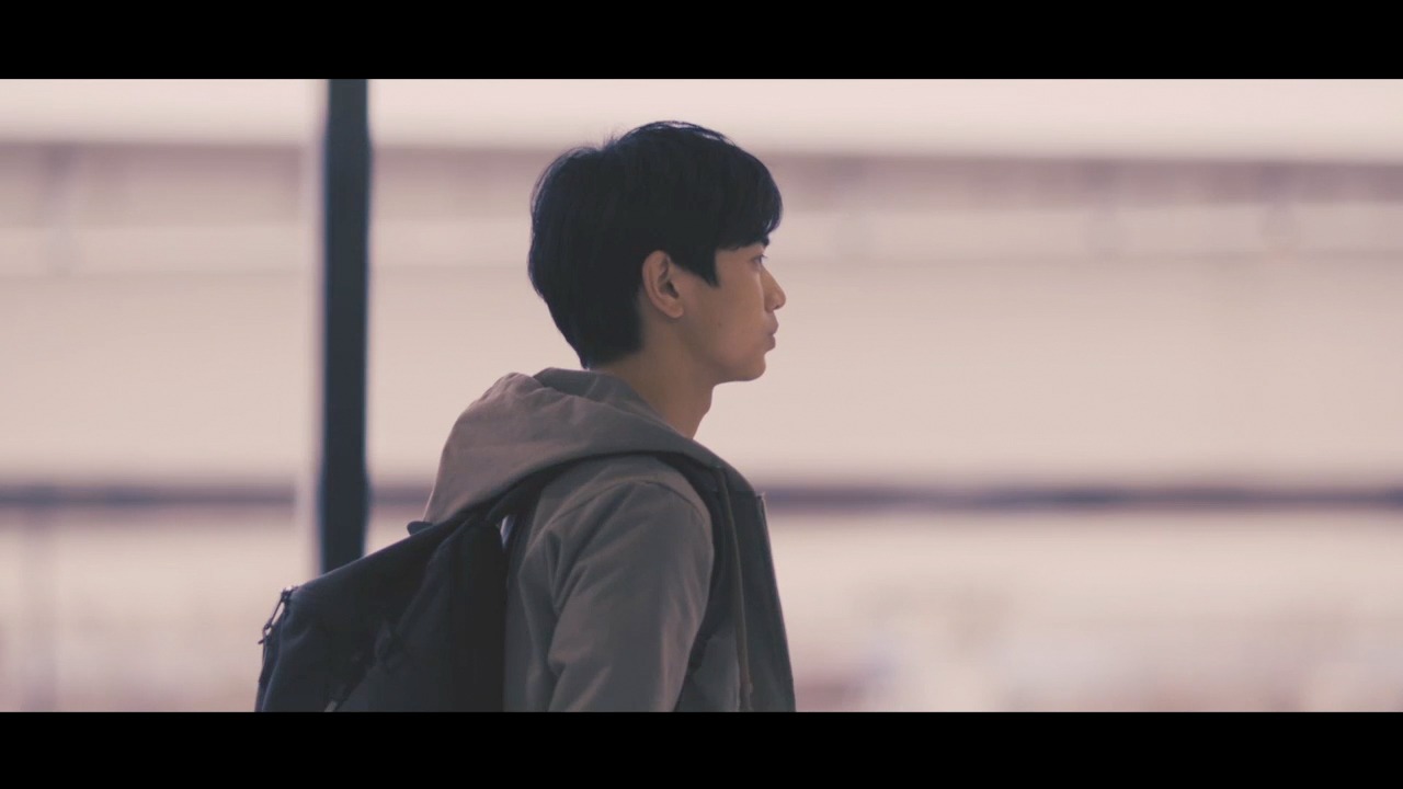 JAL企業広告CM「只今、JALで移動中。」のワンシーン。