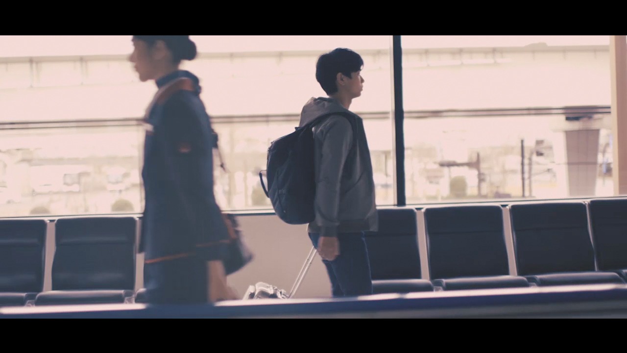 JAL企業広告CM「只今、JALで移動中。」のワンシーン。