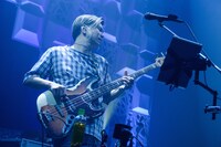 佐藤征史（B, Cho）（撮影：岸田哲平）