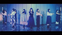 乃木坂46「インフルエンサー」ミュージックビデオのワンシーン。