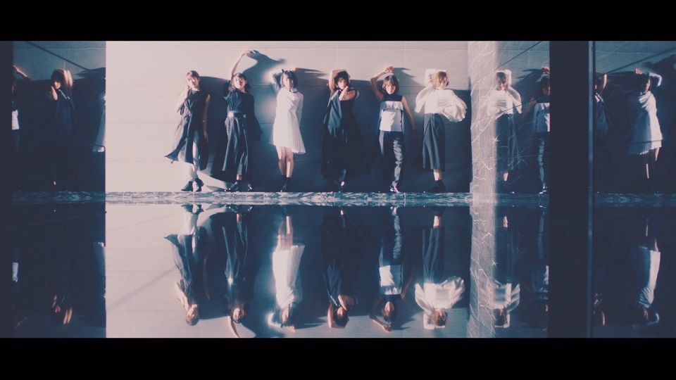 乃木坂46「インフルエンサー」ミュージックビデオのワンシーン。