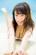 「秋元真夏ファースト写真集 真夏の気圧配置」より。（撮影：唐木貴央）