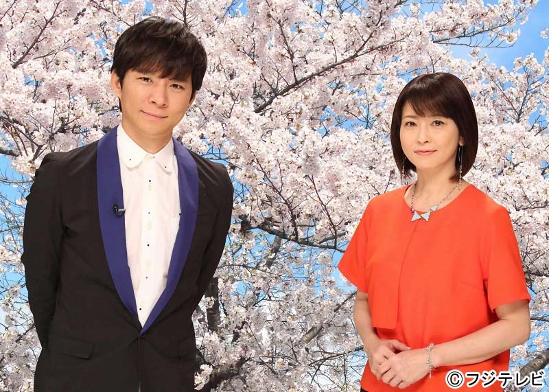左からMCの渡部建、森高千里。