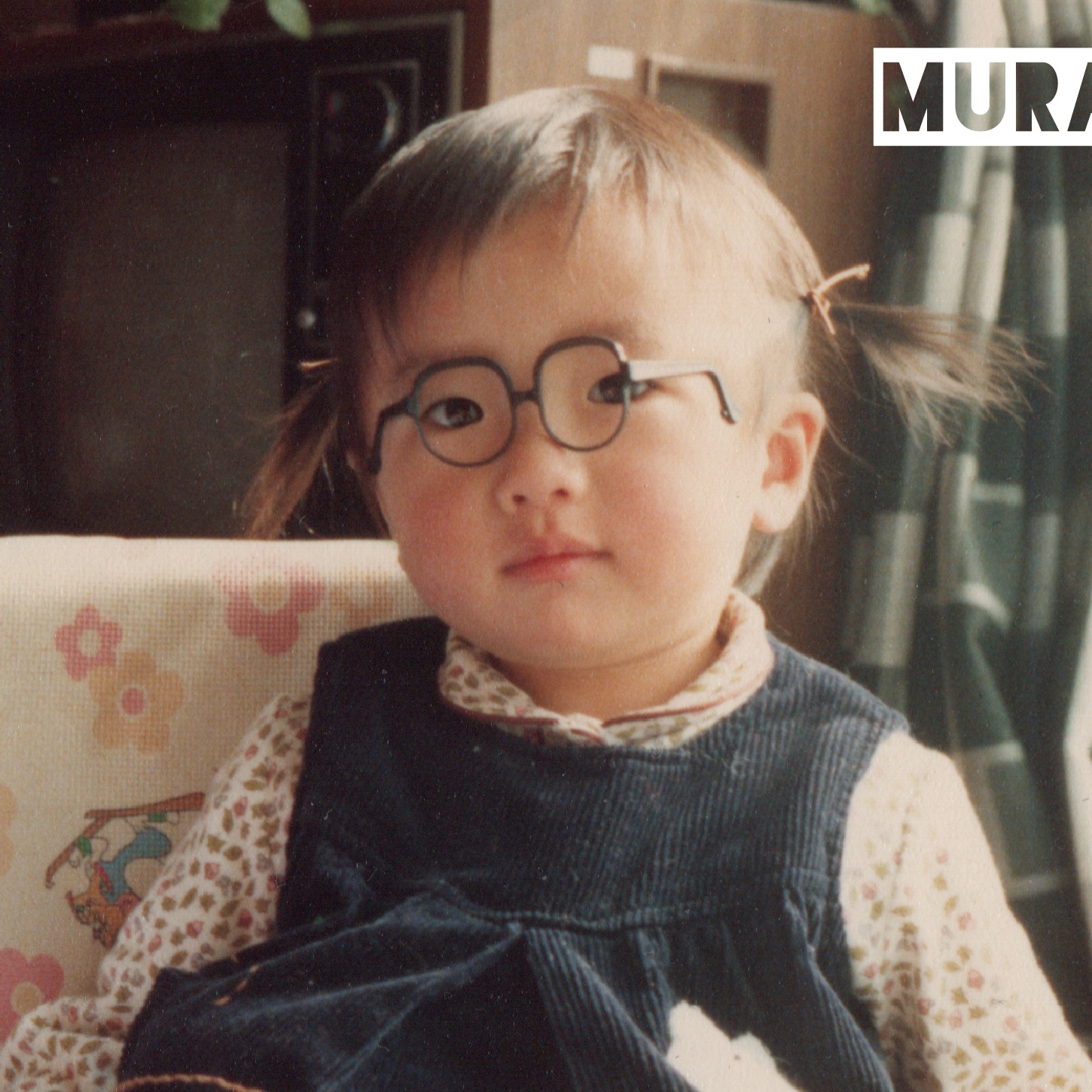 村谷姉妹「Reborn / その日まで」ジャケット表。写真は村田めぐみ。