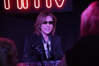 YOSHIKI（Dr, Piano）