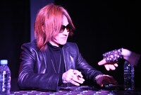 SUGIZO（G, Violin）。