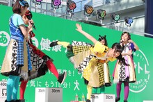 「あいち健康チャレンジオープニングイベント」に出演したチームしゃちほこ。