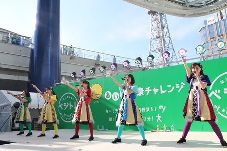 「あいち健康チャレンジオープニングイベント」に出演したチームしゃちほこ。