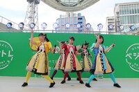 「あいち健康チャレンジオープニングイベント」に出演したチームしゃちほこ。