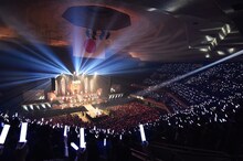 angela「angelaのミュージック・ワンダー★特大サーカスin日本武道館～僕等は目指したShangri-La～」の様子。