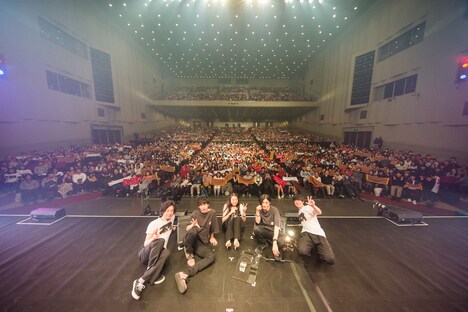 「片平里菜 ホールツアー2017」東京・中野サンプラザホールの様子。（撮影：山川哲矢）