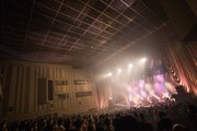 「片平里菜 ホールツアー2017」東京・中野サンプラザホールの様子。（撮影：山川哲矢）