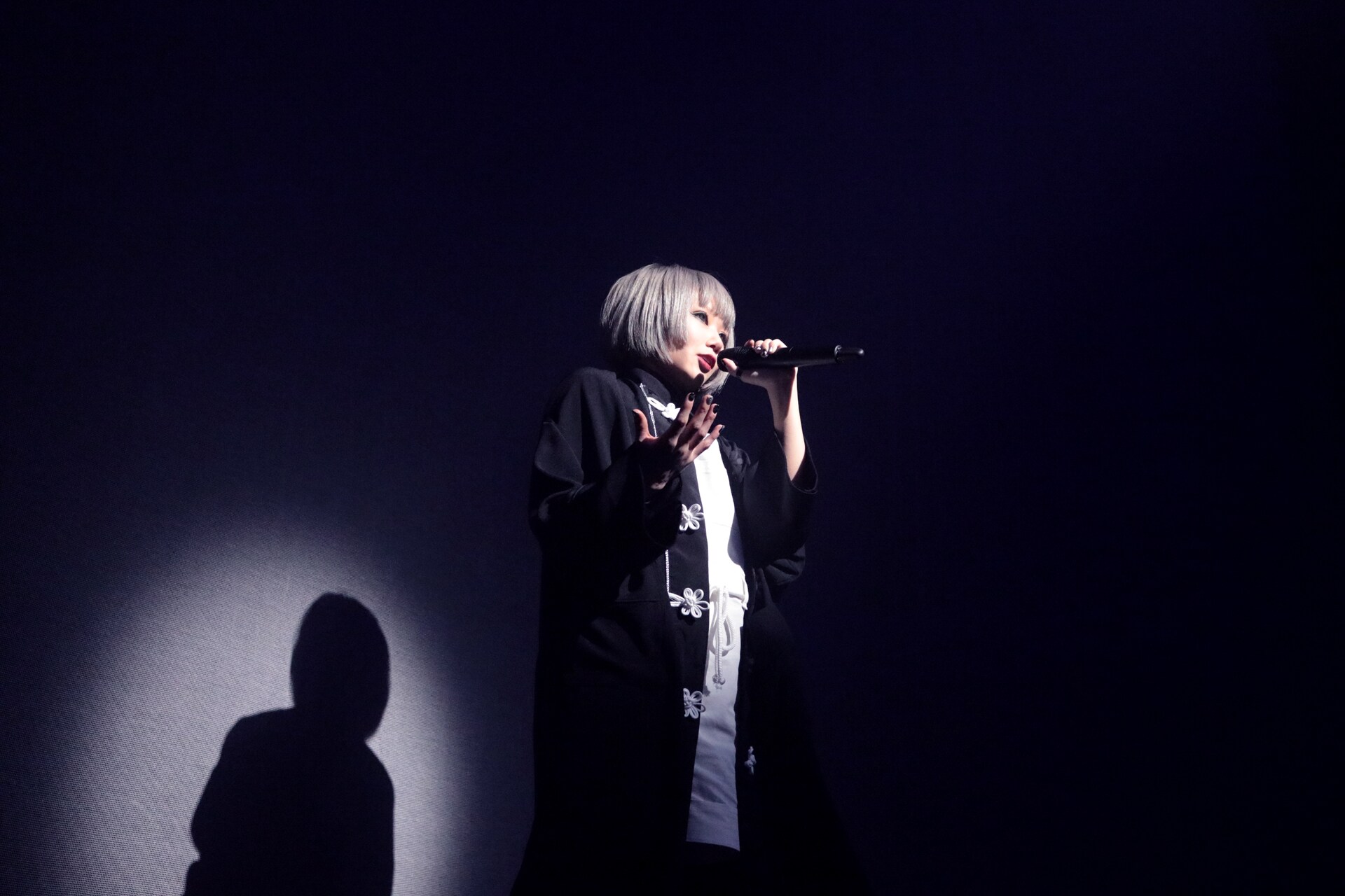 世界中を虜にしたい」REOL、大盛況のワンマンで目標宣言 - 音楽ナタリー