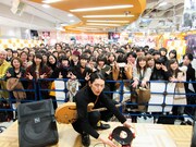 3月3日に東京・タワーレコード新宿店にて行われたドレスコーズのインストアイベントの様子。