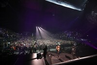 X JAPANのライブの様子。