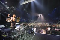X JAPANのライブの様子。