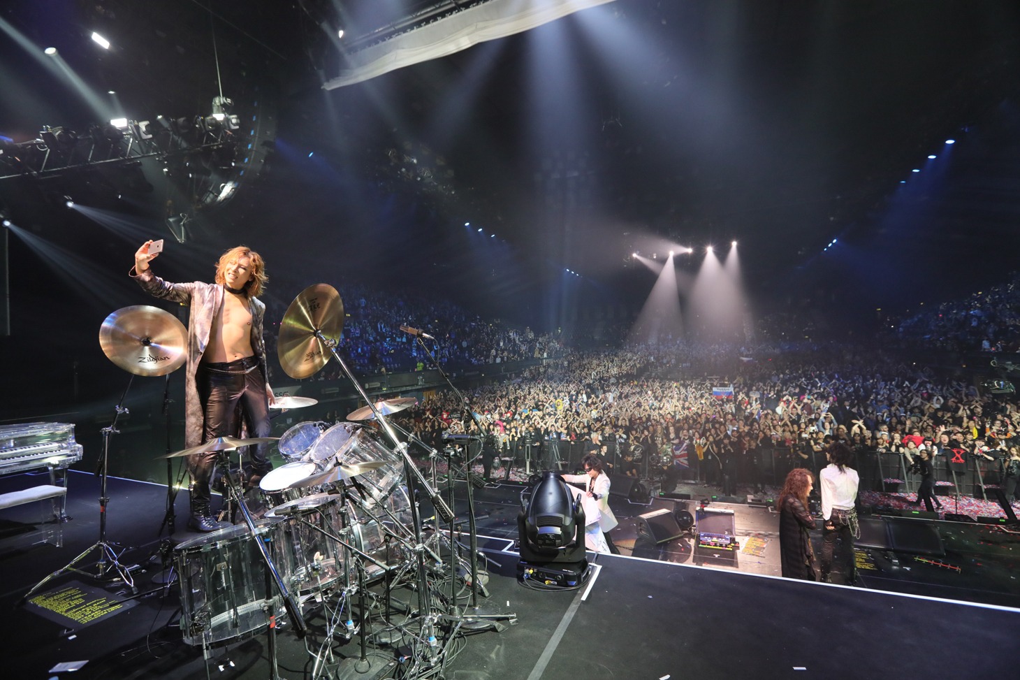 X JAPANのライブの様子。