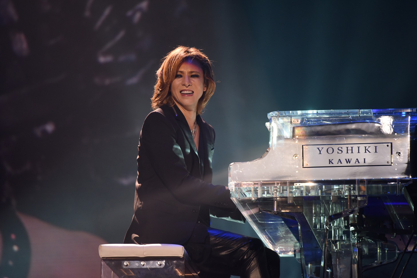 YOSHIKI（Dr, Piano）