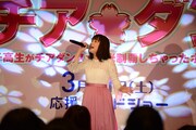 「ひらり」を歌唱する大原櫻子。