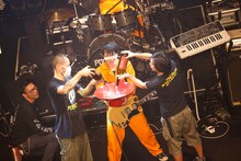 POLYSICS「20周年 OR DIE!!! All Time POLYSICS!!!」の様子。（撮影：三吉ツカサ）